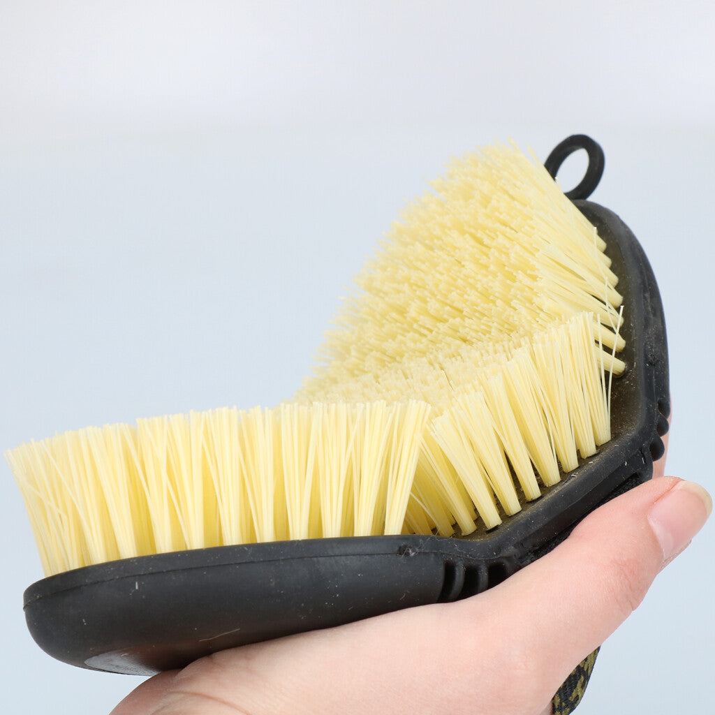 Excellent Horse Flexi Brush Scrub